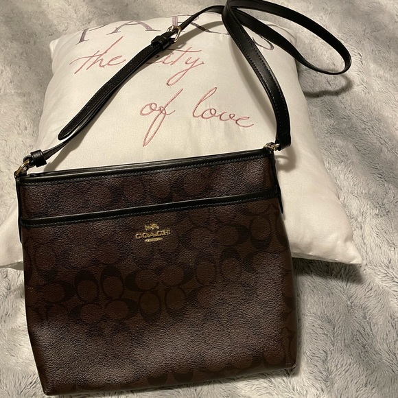 COACH BAG!! - Picture 3 of 4